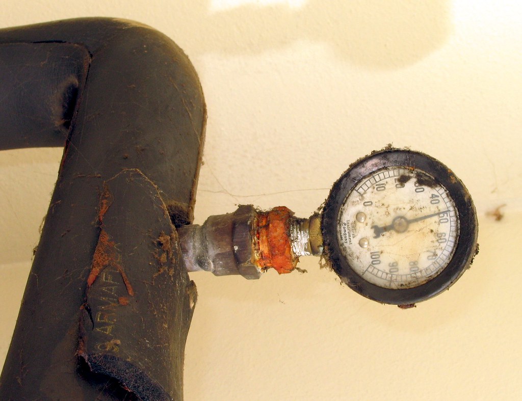 Le surpresseur ne s'arrête plus : diagnostic