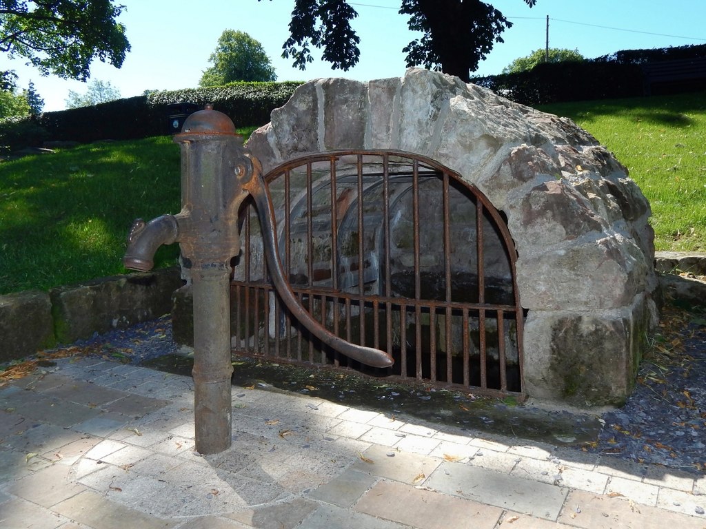 Pompe immergée ou surpresseur : que choisir ?